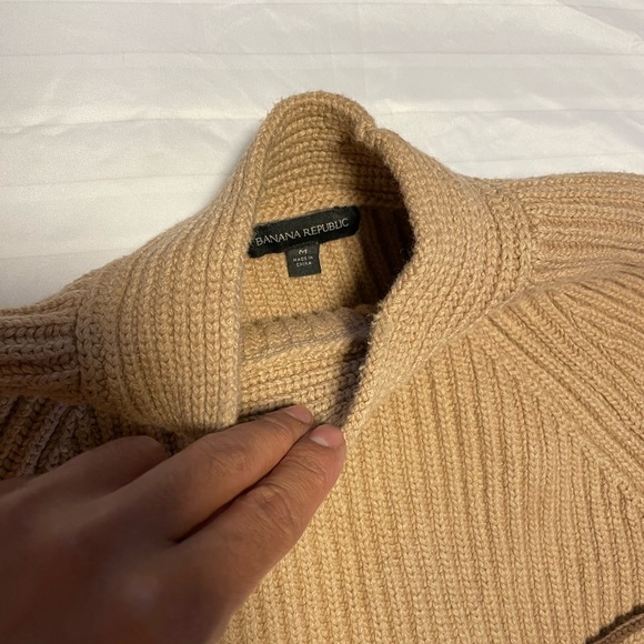 Banana republic sweater size medium - Picture 6 of 7